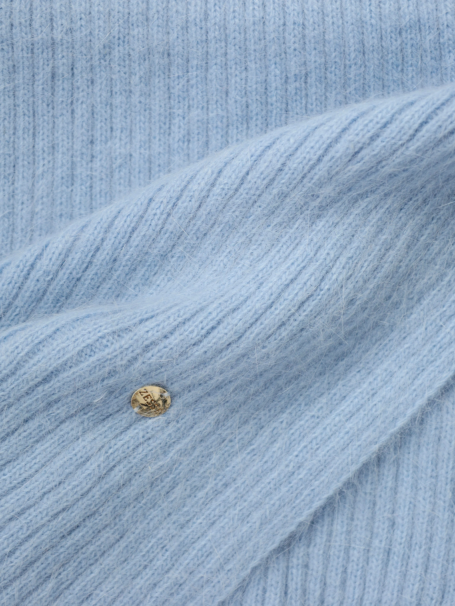 Шарф с декоративной нашивкой в ассортименте